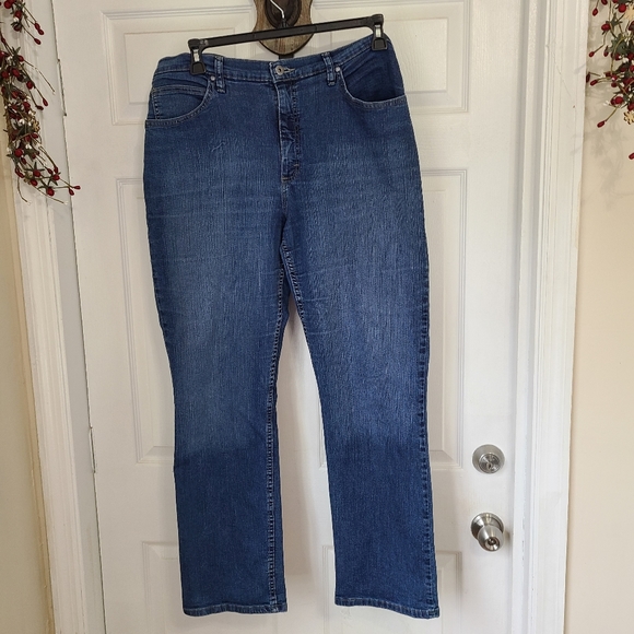 Riders by Lee Woman's Flex Stright Leg Jeans, Size: 18 Color: Blue - Picture 3 of 13